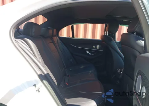 2019 Mercedes-Benz E 300 z USA, uszkodzony, nr VIN WDDZF4JB0KA622128